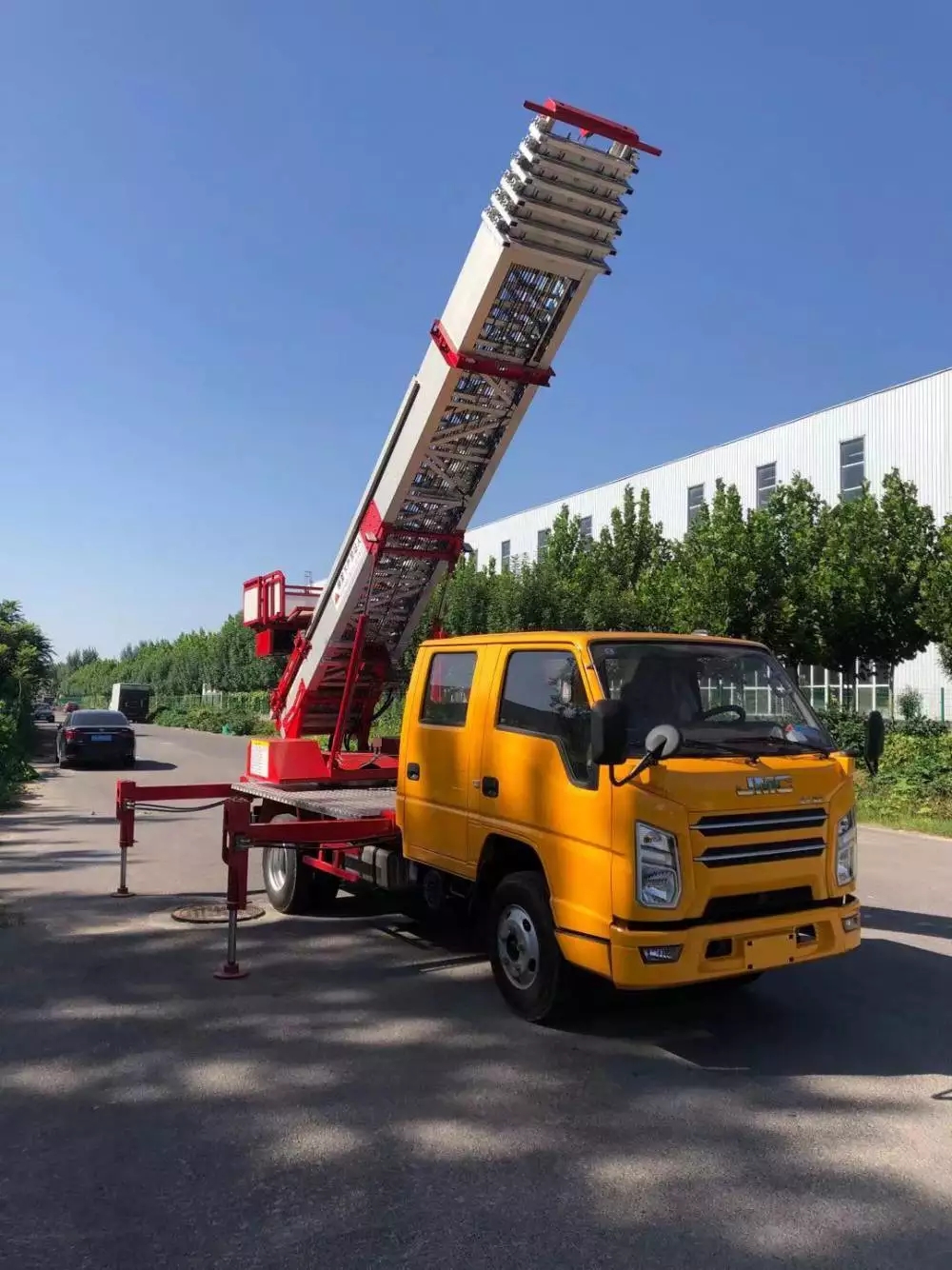 西陵附近的云梯车出租服务：轻松解决高空作业需求