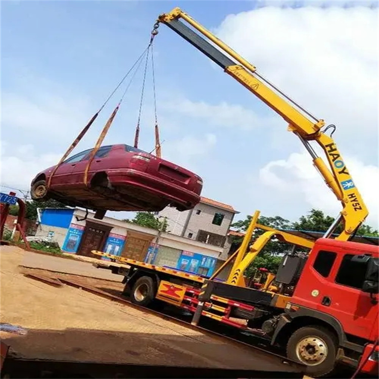 西陵吊车吊汽车的正确方法